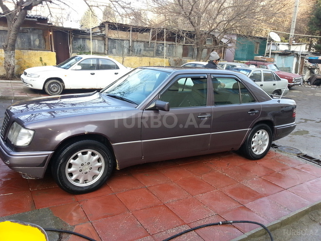 Mercedes E 220 1995, 230,325 km - 2.2 l - Bakı