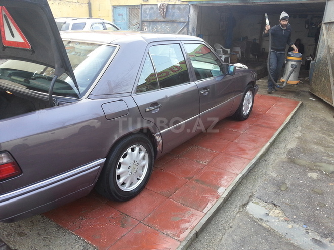 Mercedes E 220 1995, 230,325 km - 2.2 l - Bakı