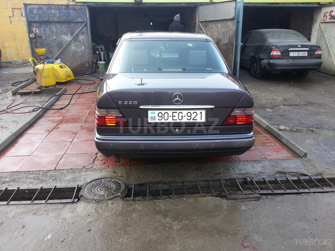Mercedes E 220 1995, 230,325 km - 2.2 l - Bakı