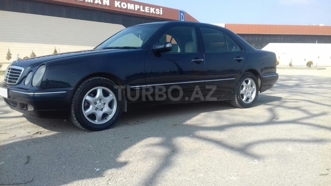 Mercedes E 220 2000, 305,000 km - 2.2 l - Quba