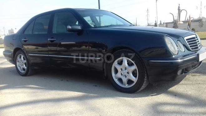 Mercedes E 220 2000, 305,000 km - 2.2 l - Quba