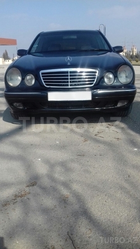 Mercedes E 220 2000, 305,000 km - 2.2 l - Quba