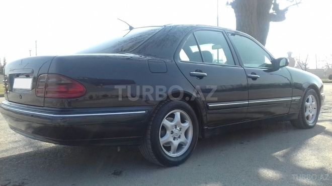 Mercedes E 220 2000, 305,000 km - 2.2 l - Quba