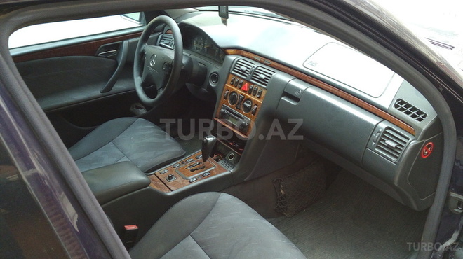 Mercedes E 220 2000, 365,000 km - 2.2 l - Bakı