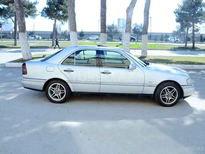 Mercedes C 220 1995, 290,000 km - 2.0 l - Bakı