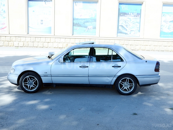 Mercedes C 220 1995, 290,000 km - 2.0 l - Bakı