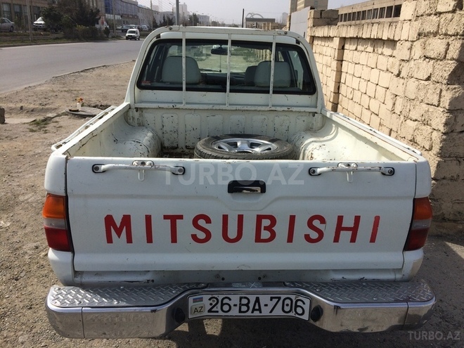 Mitsubishi L200 2005, 210,000 km - 2.5 л - Bakı