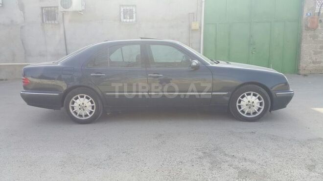 Mercedes E 240 2001, 208,420 km - 2.6 l - Bakı