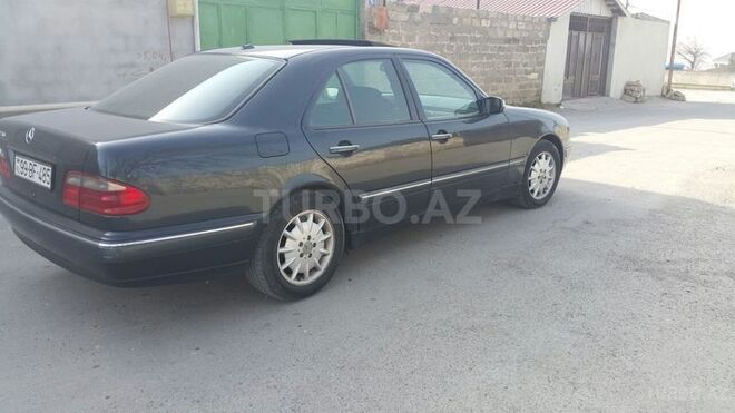 Mercedes E 240 2001, 208,420 km - 2.6 l - Bakı