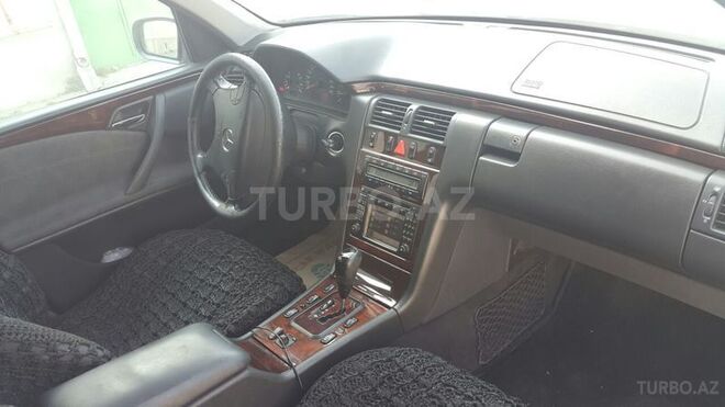 Mercedes E 240 2001, 208,420 km - 2.6 l - Bakı