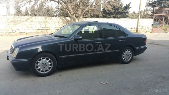 Mercedes E 240 2001, 208,420 km - 2.6 l - Bakı