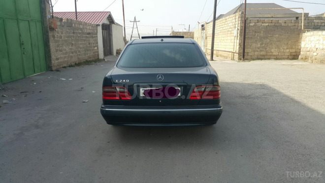Mercedes E 240 2001, 208,420 km - 2.6 l - Bakı