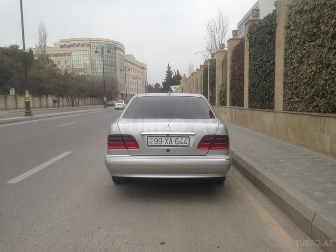 Mercedes E 270 2000, 280,000 km - 2.7 l - Bakı