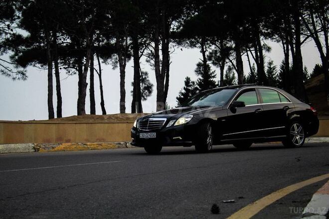 Mercedes E 350 2010, 99,000 km - 3.5 l - Bakı