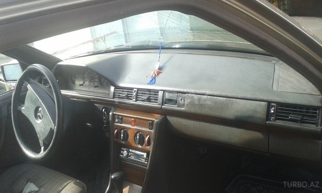 Mercedes E 200 1990, 157,554 km - 2.0 l - Sumqayıt