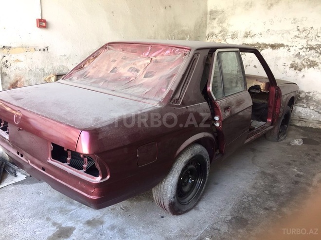 BMW 520 1983, 155,000 km - 2.0 л - Bakı