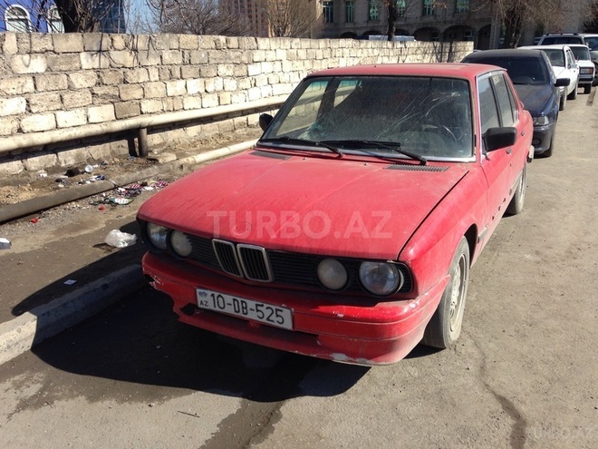 BMW 520 1983, 155,000 km - 2.0 л - Bakı