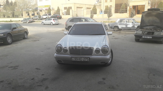 Mercedes E 220 1998, 210,000 km - 2.2 l - Bakı