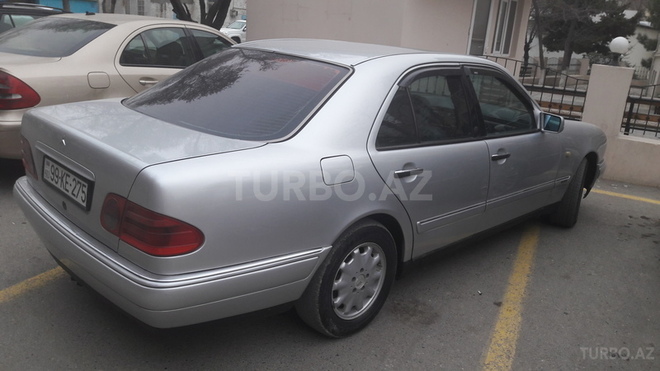 Mercedes E 220 1998, 210,000 km - 2.2 l - Bakı