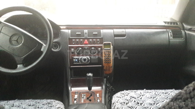Mercedes E 220 1998, 210,000 km - 2.2 l - Bakı