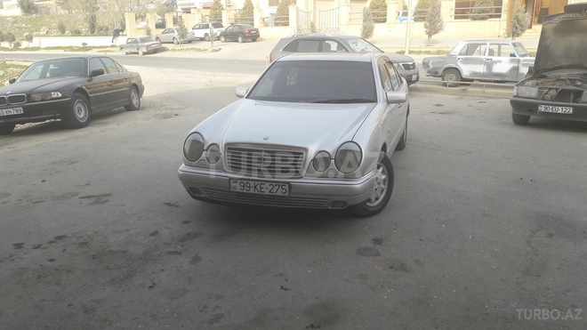 Mercedes E 220 1998, 210,000 km - 2.2 l - Bakı