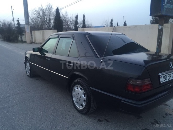 Mercedes E 220 1994, 320,000 km - 2.2 l - Sumqayıt