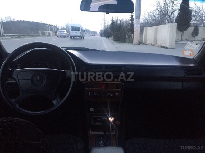 Mercedes E 220 1994, 320,000 km - 2.2 l - Sumqayıt