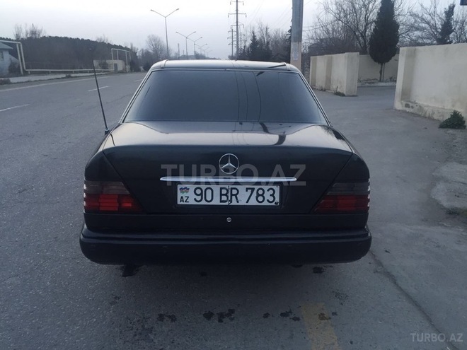 Mercedes E 220 1994, 320,000 km - 2.2 l - Sumqayıt