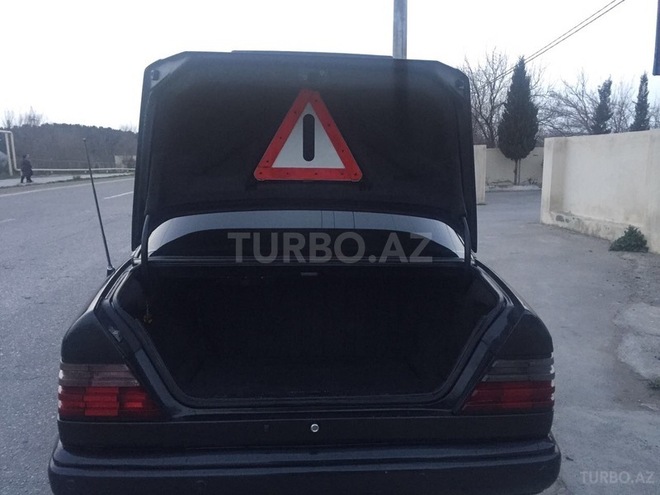 Mercedes E 220 1994, 320,000 km - 2.2 l - Sumqayıt