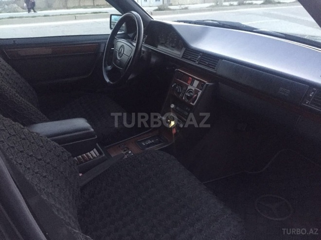 Mercedes E 220 1994, 320,000 km - 2.2 l - Sumqayıt