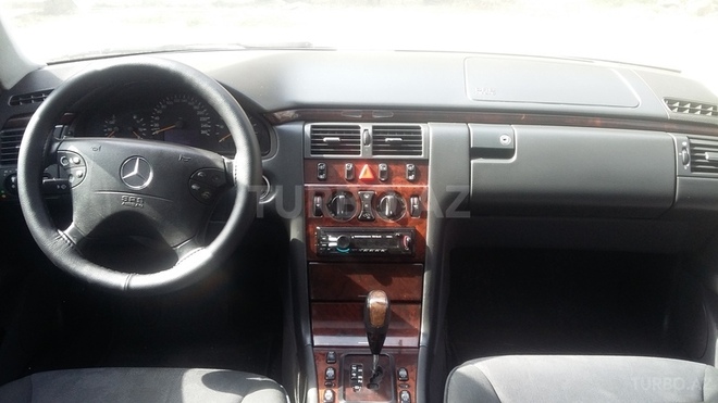 Mercedes E 220 2000, 300,000 km - 2.2 l - Bakı