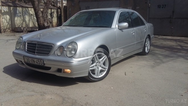 Mercedes E 220 2000, 300,000 km - 2.2 l - Bakı