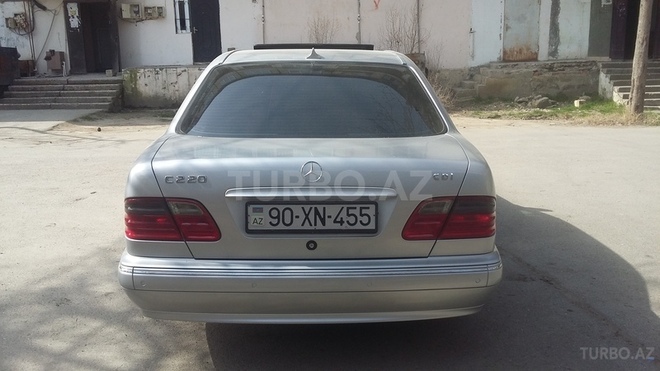 Mercedes E 220 2000, 300,000 km - 2.2 l - Bakı