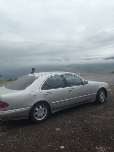 Mercedes E 220 1998, 420,000 km - 2.2 l - Bakı