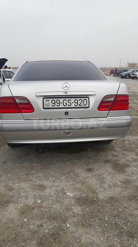 Mercedes E 220 1999, 174,000 km - 0.4 l - Bakı