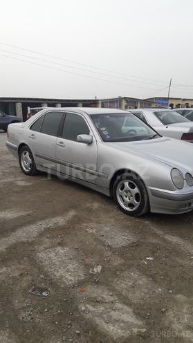 Mercedes E 220 1999, 174,000 km - 0.4 l - Bakı
