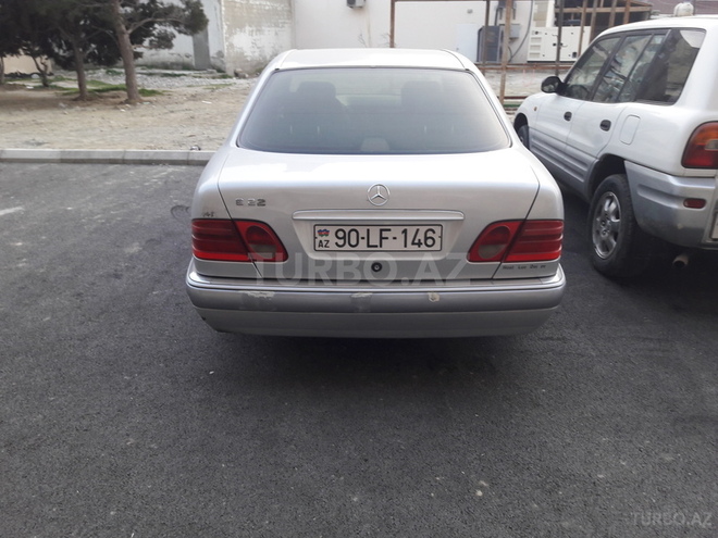 Mercedes E 220 1997, 350,000 km - 2.2 l - Sumqayıt