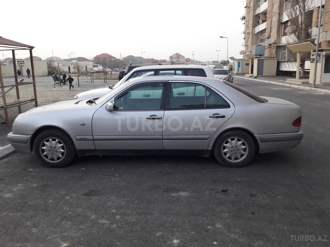 Mercedes E 220 1997, 350,000 km - 2.2 l - Sumqayıt