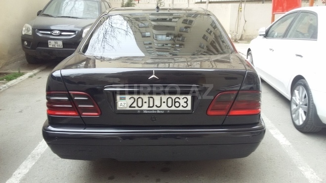 Mercedes E 220 1998, 240,000 km - 2.2 l - Bakı