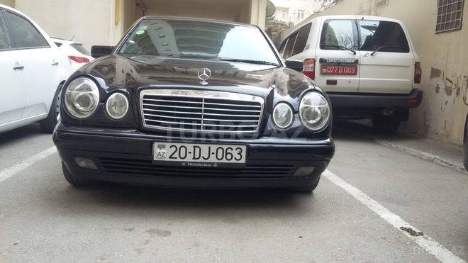 Mercedes E 220 1998, 240,000 km - 2.2 l - Bakı