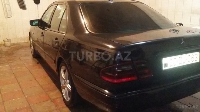 Mercedes E 220 1998, 240,000 km - 2.2 l - Bakı
