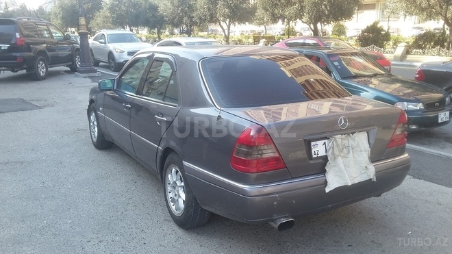 Mercedes C 180 1995, 385,000 km - 1.8 l - Bakı