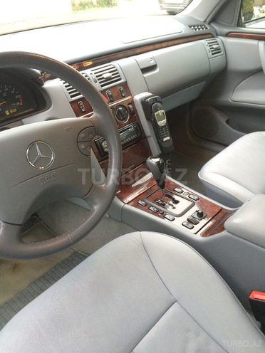 Mercedes E 240 2001, 264,000 km - 2.6 l - Bakı