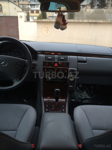 Mercedes E 240 2001, 264,000 km - 2.6 l - Bakı