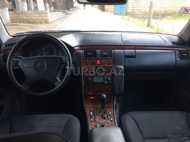 Mercedes E 240 1998, 311,000 km - 2.4 l - Sumqayıt