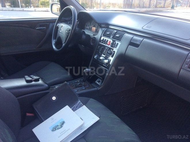 Mercedes E 240 2000, 209,000 km - 2.4 l - Bakı