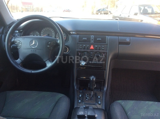Mercedes E 240 2000, 209,000 km - 2.4 l - Bakı