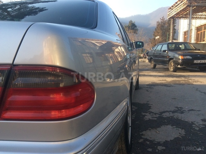 Mercedes E 240 2000, 209,000 km - 2.4 l - Bakı