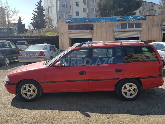 Opel Astra 1996, 240,000 km - 1.6 l - Bakı