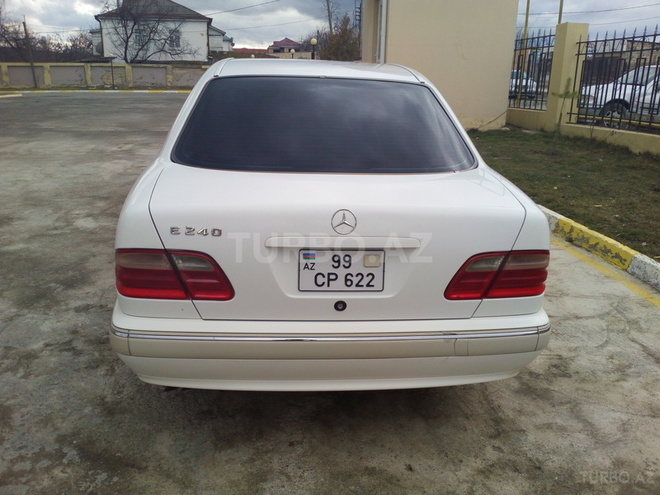 Mercedes E 240 2000, 103,000 km - 2.4 л - Qusar